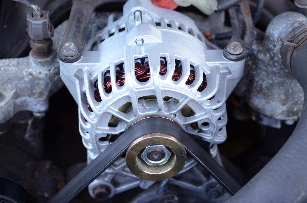 6 Signs of a Bad Alternator In The Garage with