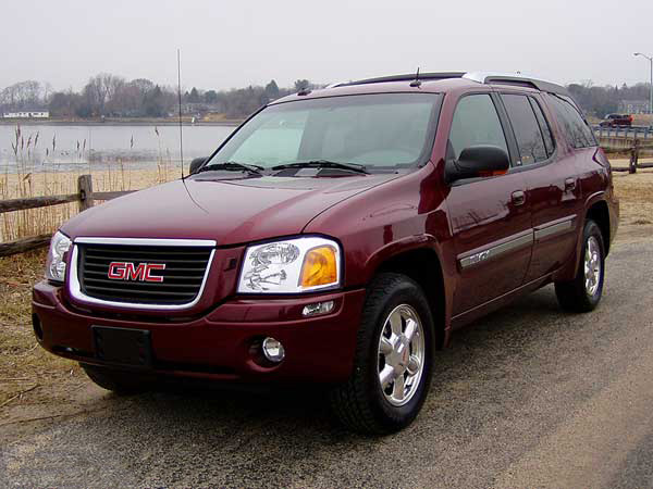2004 gmc envoy left front view