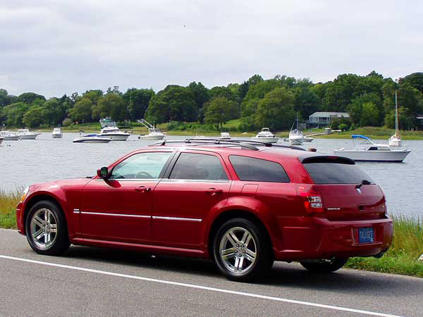 dodge magnum left rear view