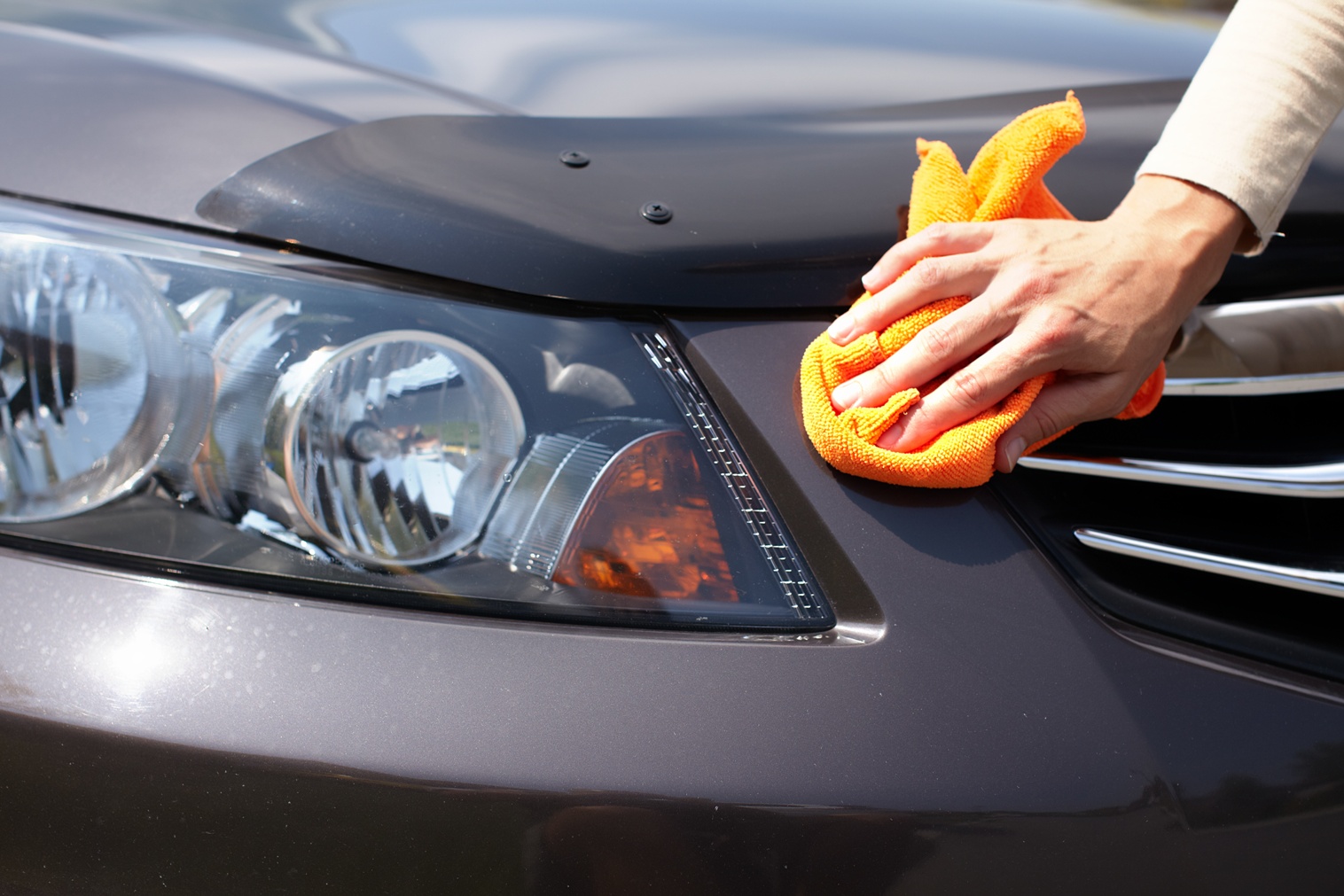 How to Remove Scratches from Your Car Bumper In The Garage with