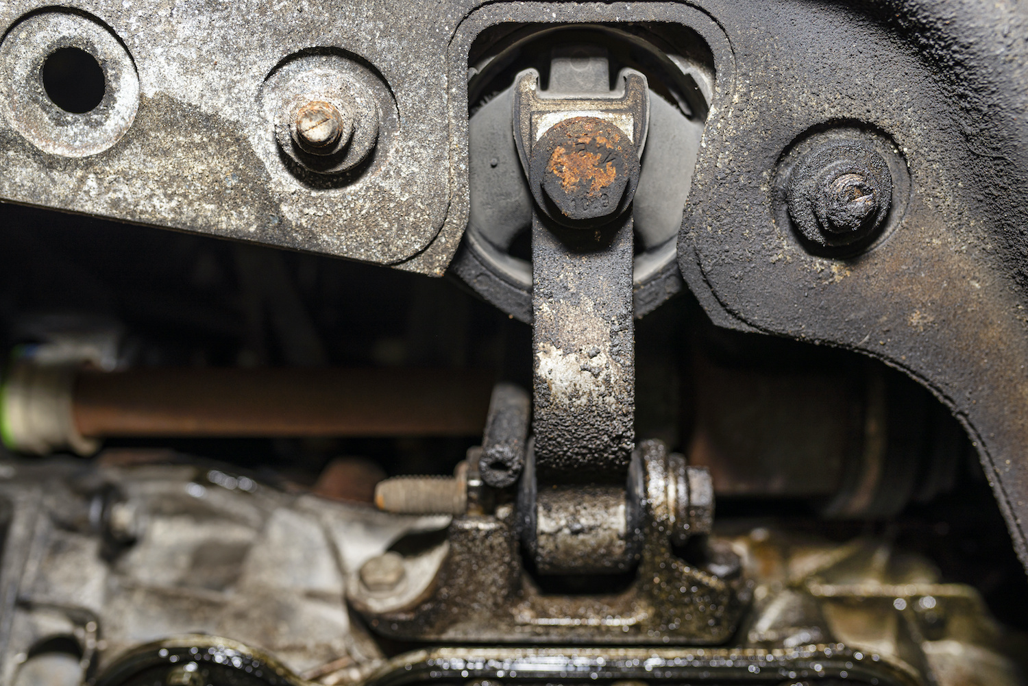 Bad Motor Mount Symptoms In The Garage with