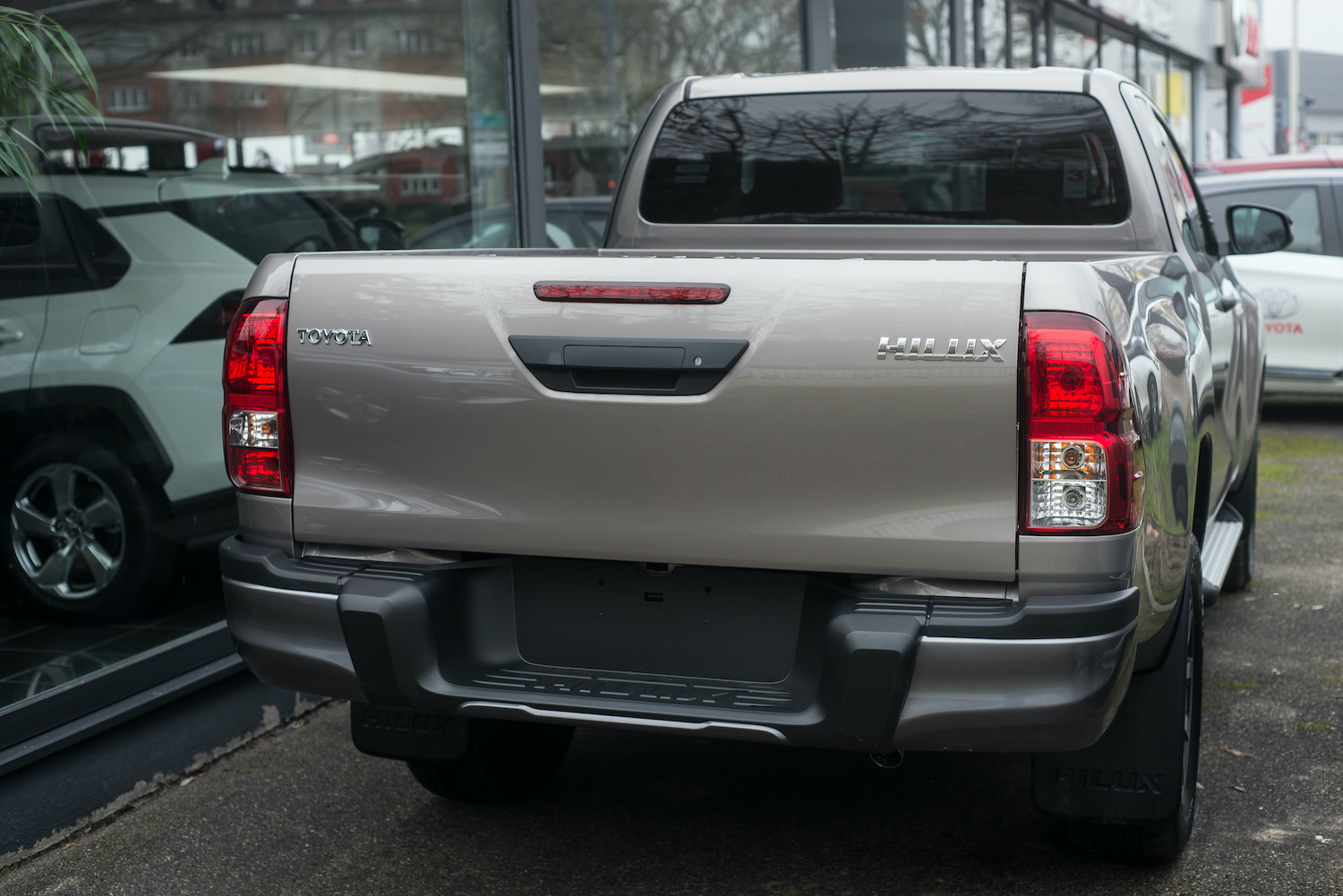 Step Bumper vs Receiver Hitch In The Garage with