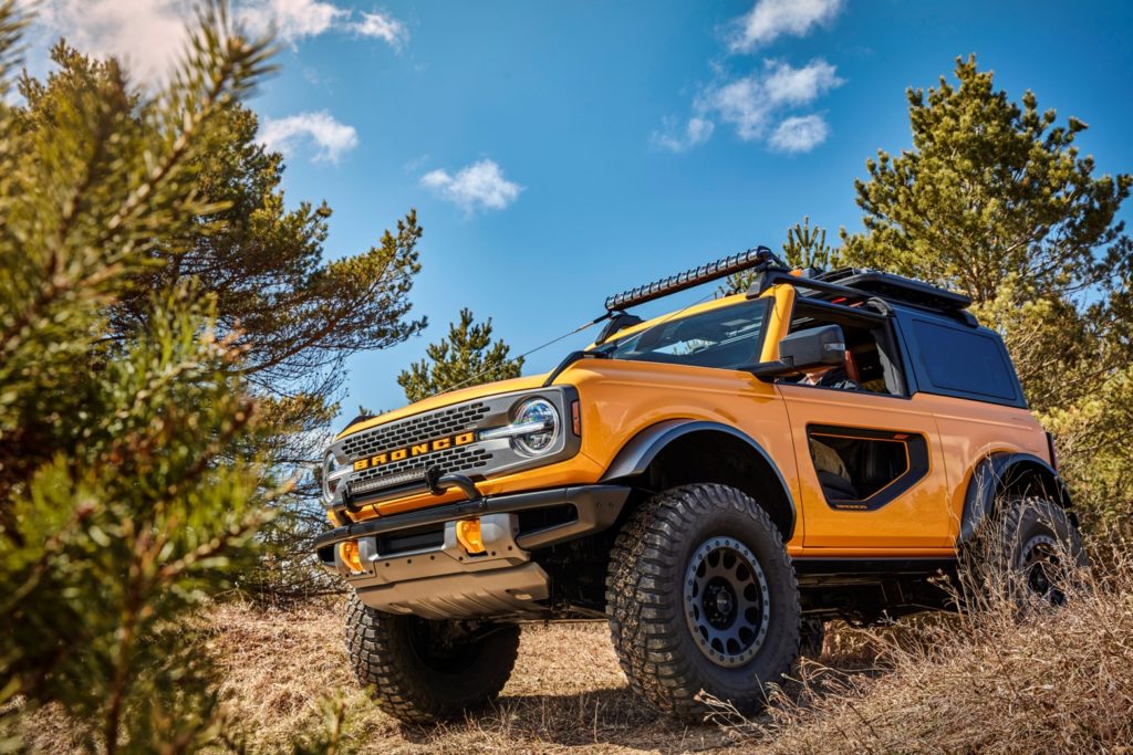 2021 ford bronco against clear skies