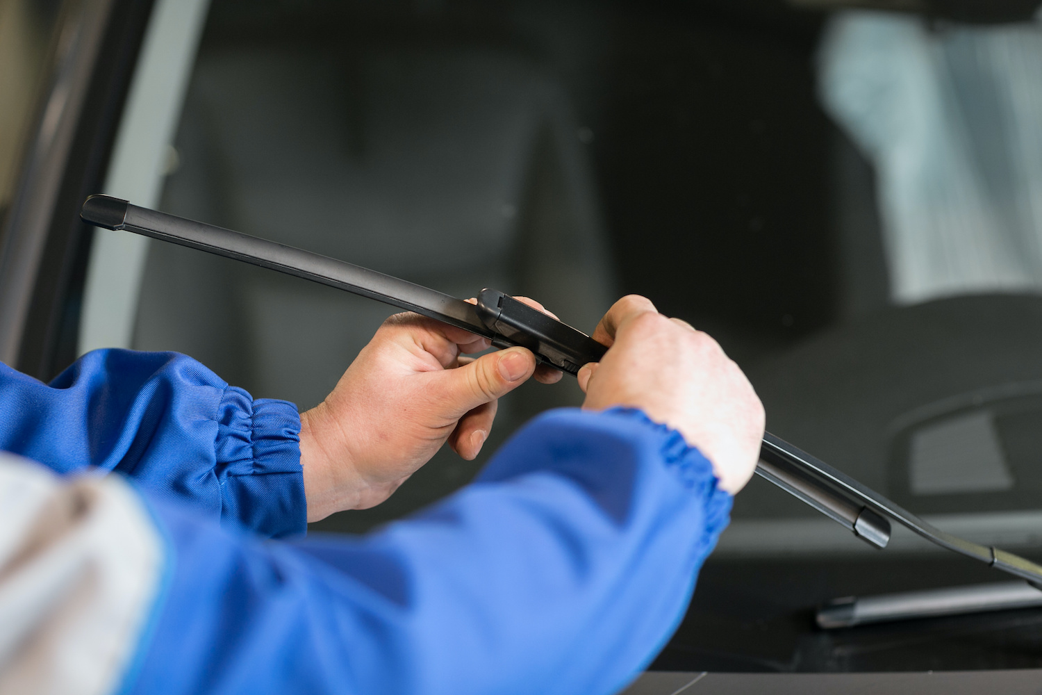 How to Replace Wiper Blades In The Garage with