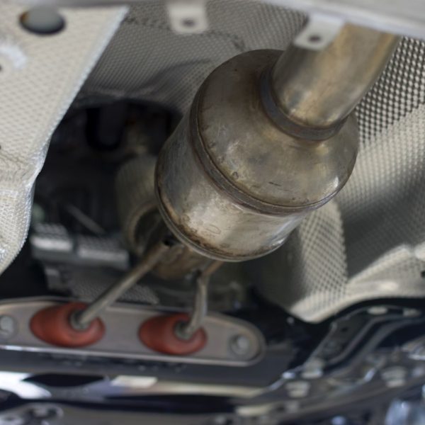 How to Tell If the Catalytic Converter is Clogged In The Garage with