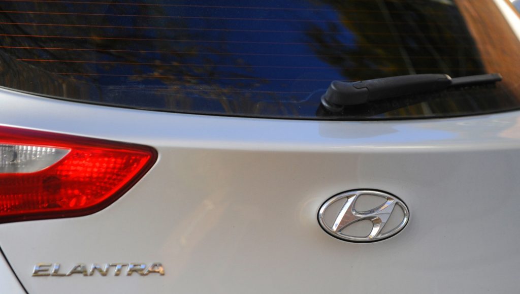 rear shot of hyubndai elantra