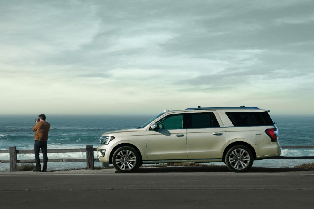 side shot of 2020 ford expedition