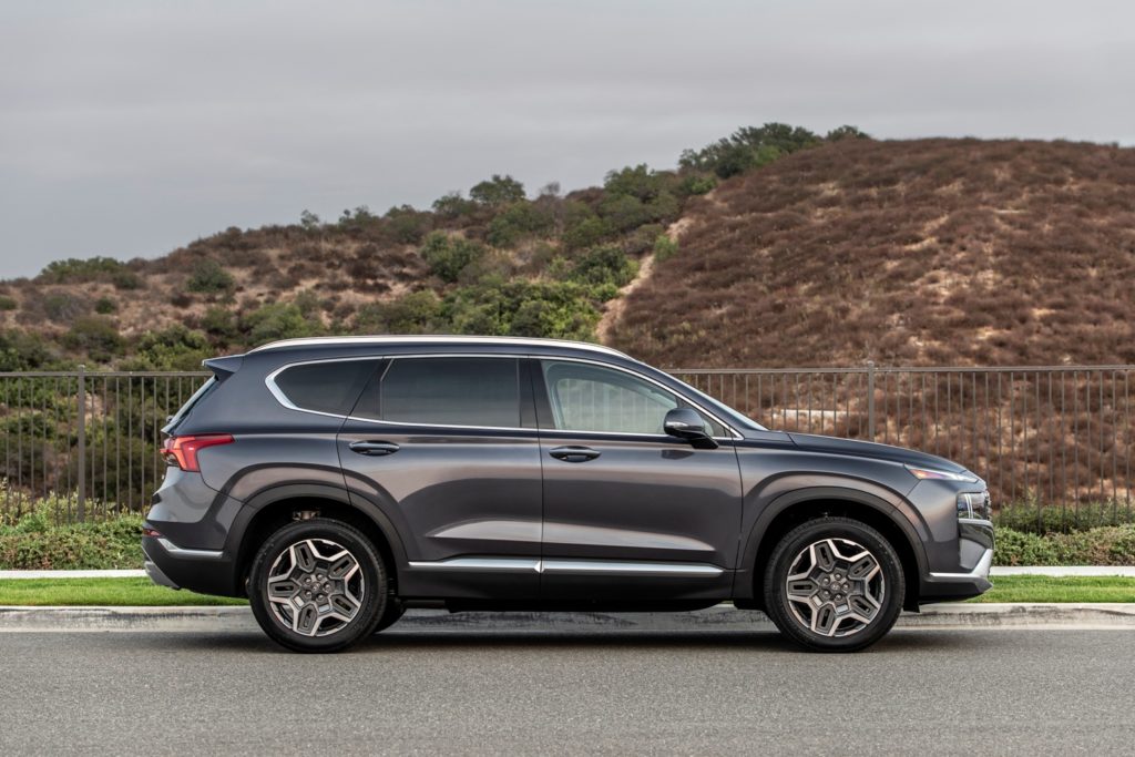side shot of 2021 hyundai santa fe