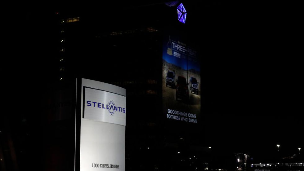 stellantis logo