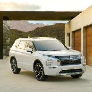 2022 mistubishi outlander parked outside