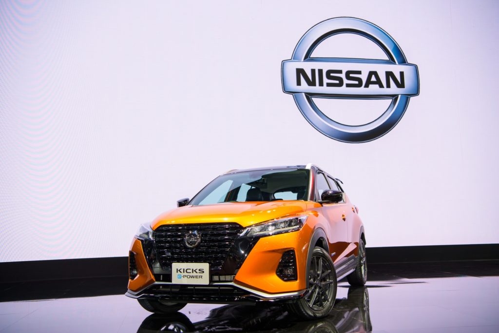 nissan kicks on display