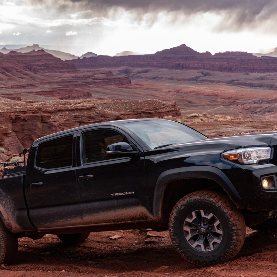 Why is My 2007 Toyota Steering Wheel Shaking at Highway Speeds