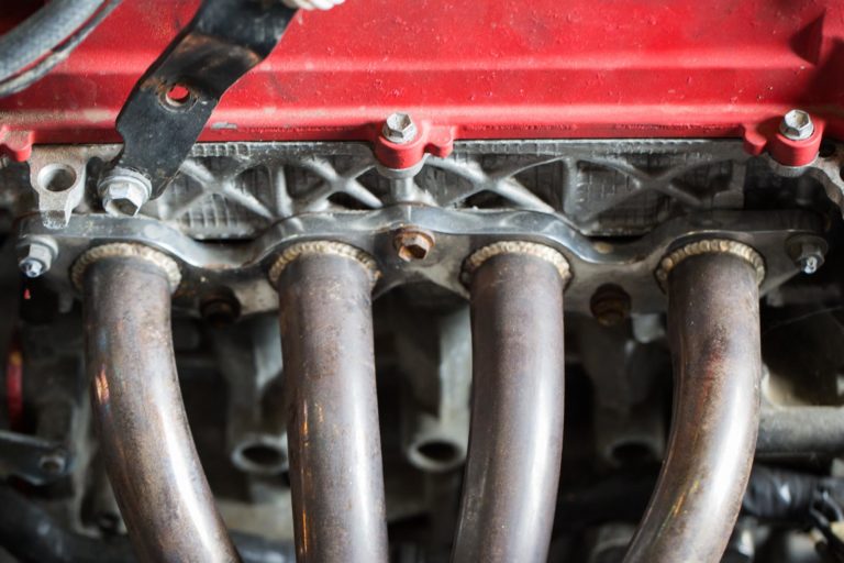 How to Tell if Your Exhaust Manifold is Leaking In The Garage with