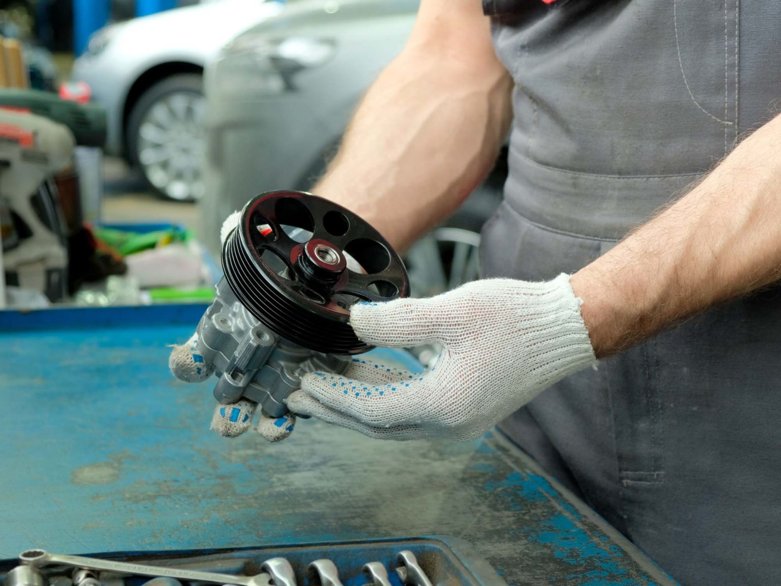 How Does Power Steering Work? (With Example Diagrams) In The Garage