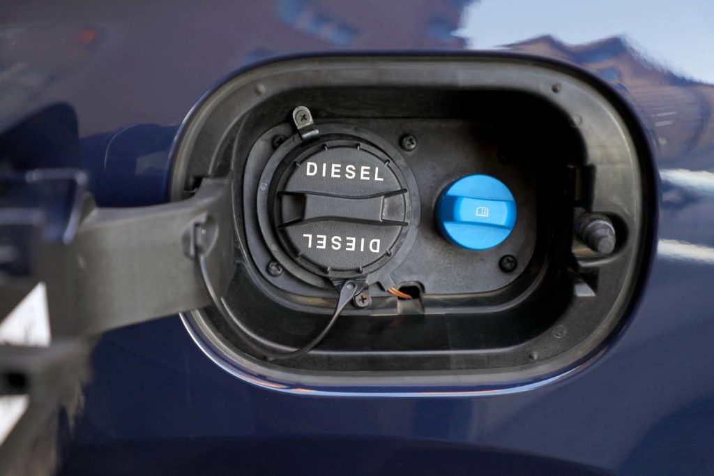 Diesel exhaust fluid fuel tank cap