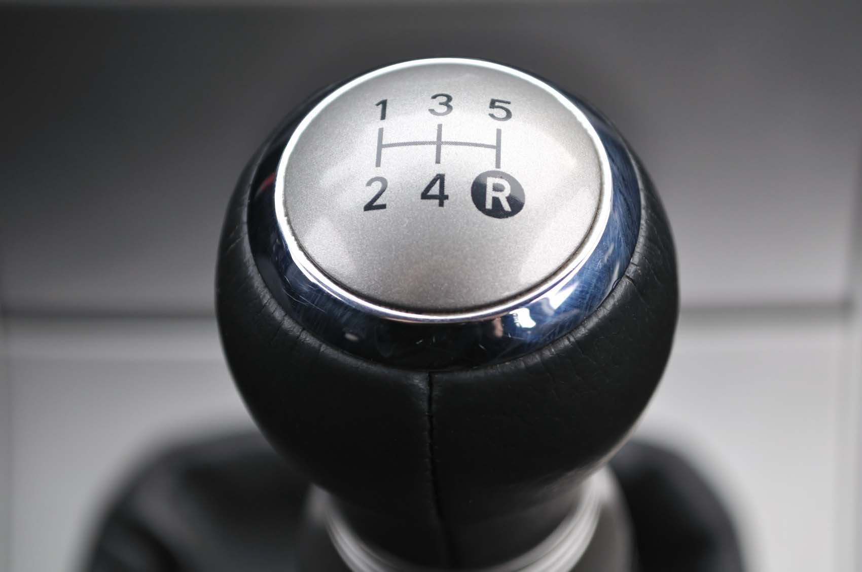 A Quick Guide to Replacing Your Vehicle's Shift Knob In The Garage with