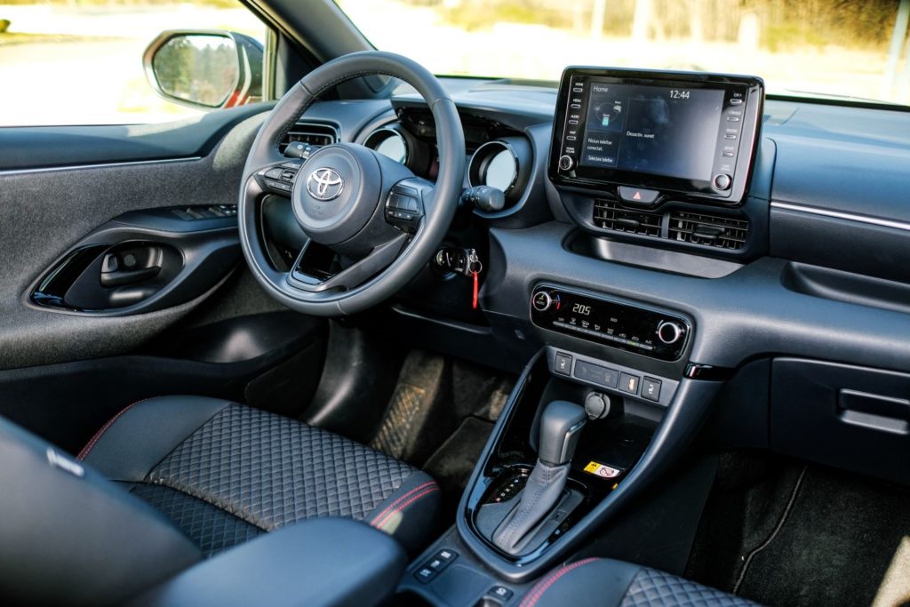 toyota yaris interior