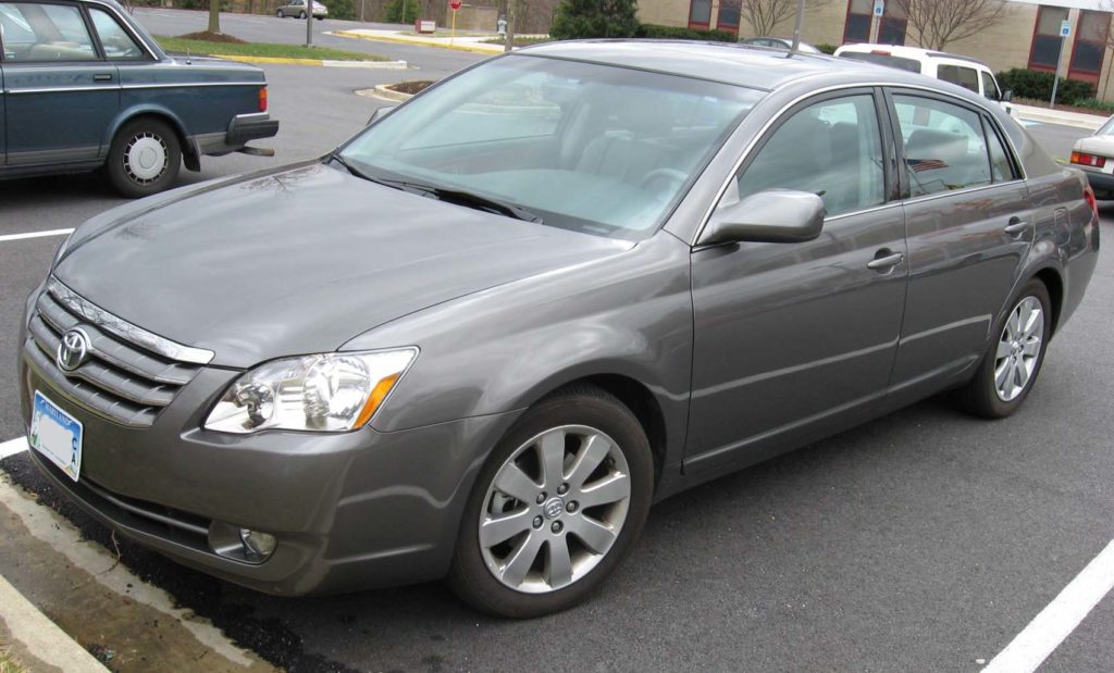 2005-2007 Toyota Avalon -Wikimedia