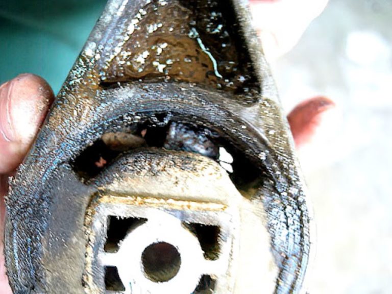 Bad Motor Mount Symptoms In The Garage with