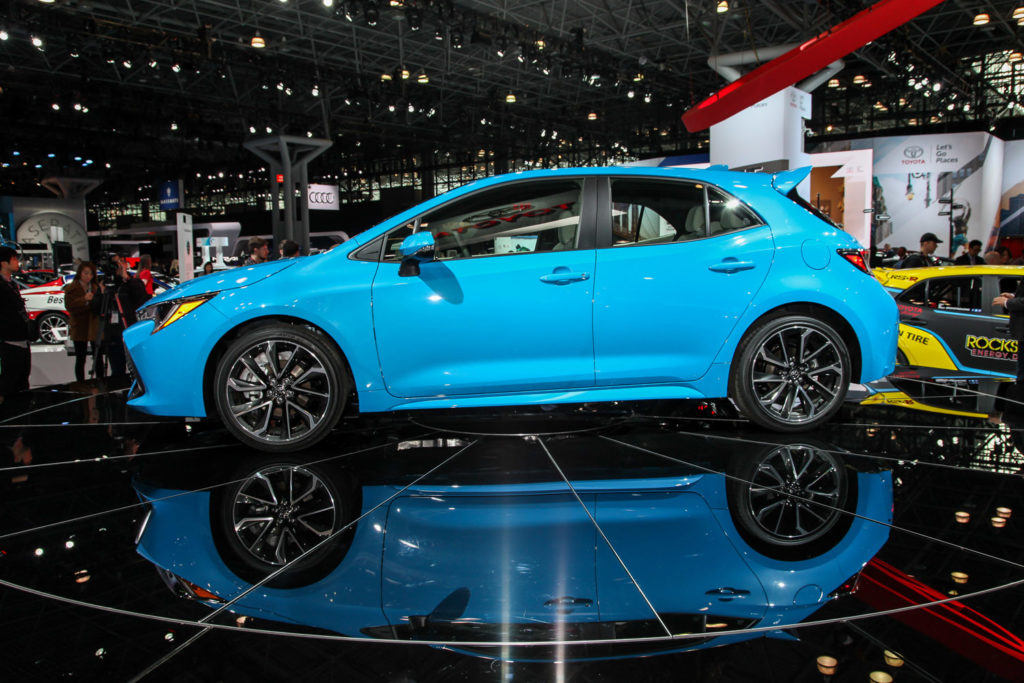 toyota corolla xse side view