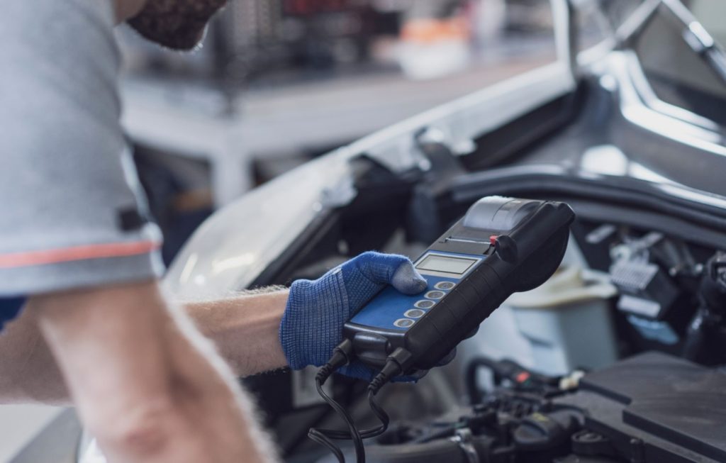 mechanic using obd scanner