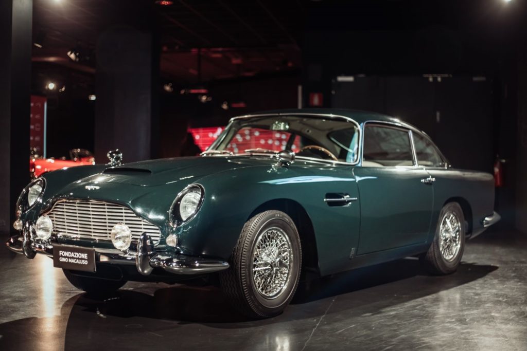 aston martin db5