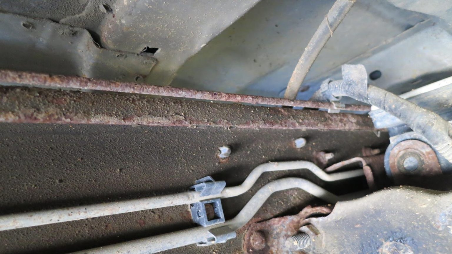 Good Brakes vs. Bad Brakes In The Garage with