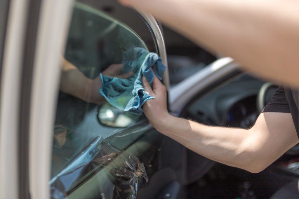 cleaning car glass with microfiber cloth