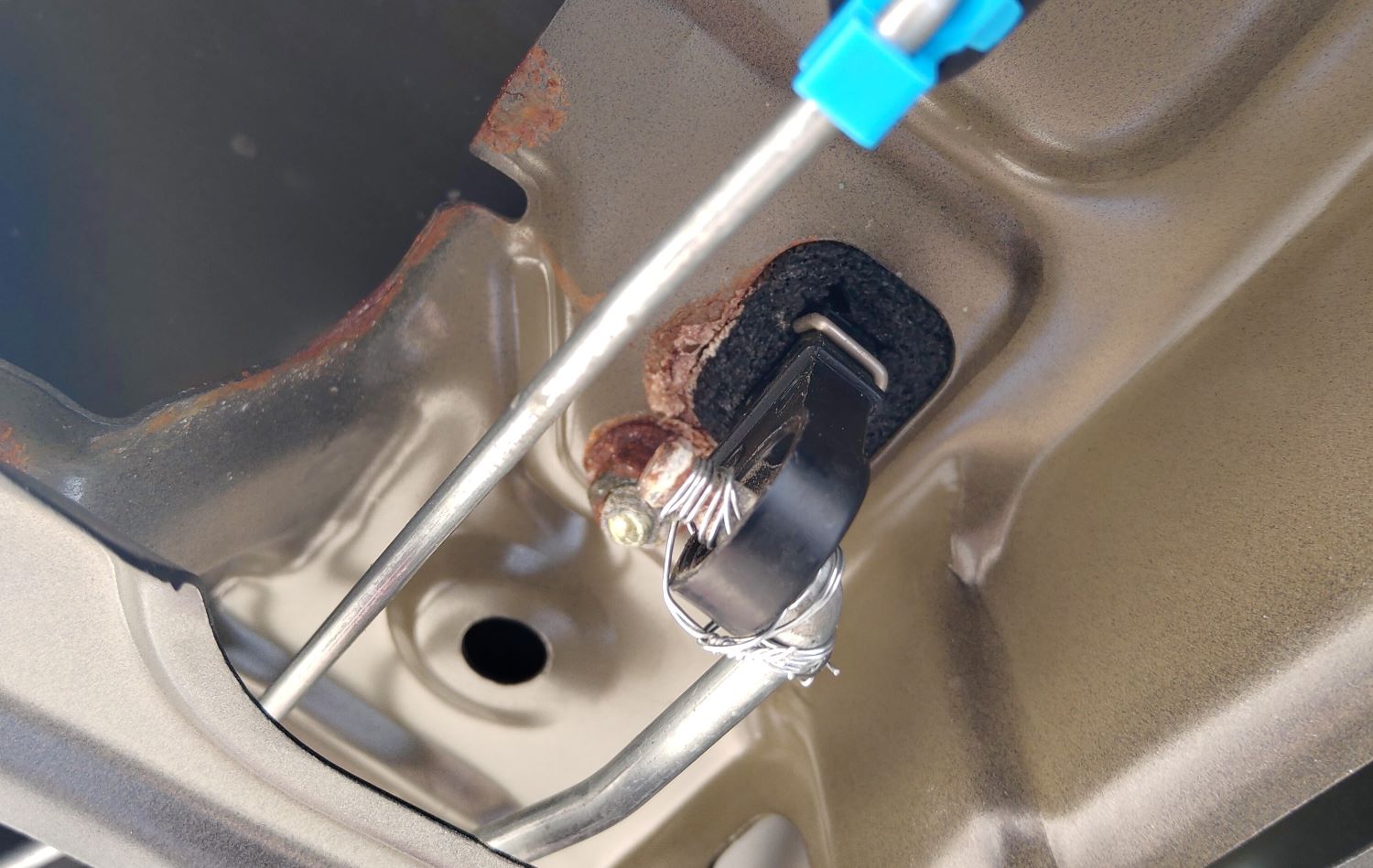 Bad Trunk Latch Symptoms In The Garage with