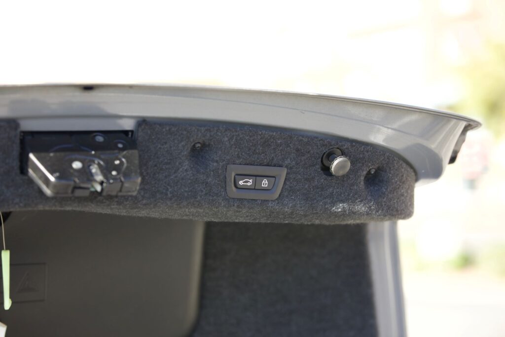 car trunk latch and lock buttons