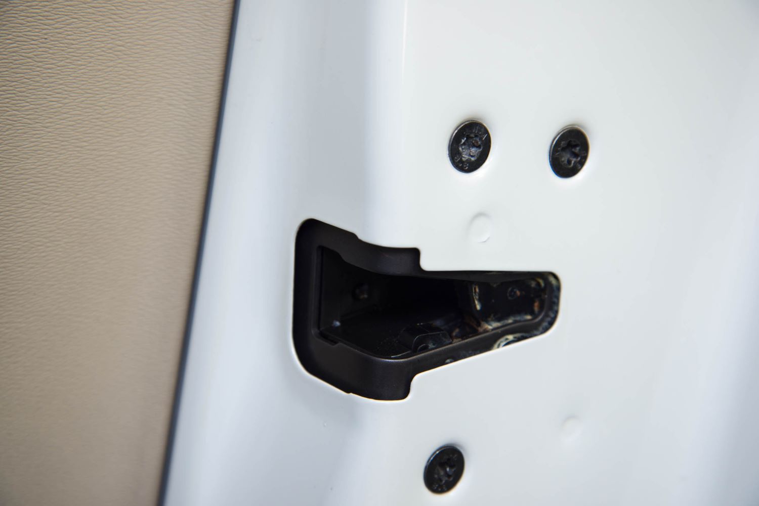 Faulty Door Latch Function, Symptoms, and Replacement Cost In The
