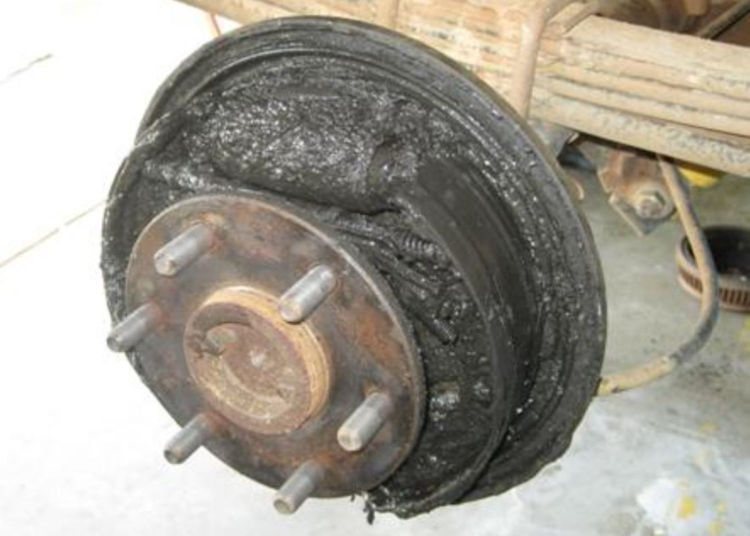 Rear Differential Leaks Symptoms, Causes, and What to Do In The Garage with