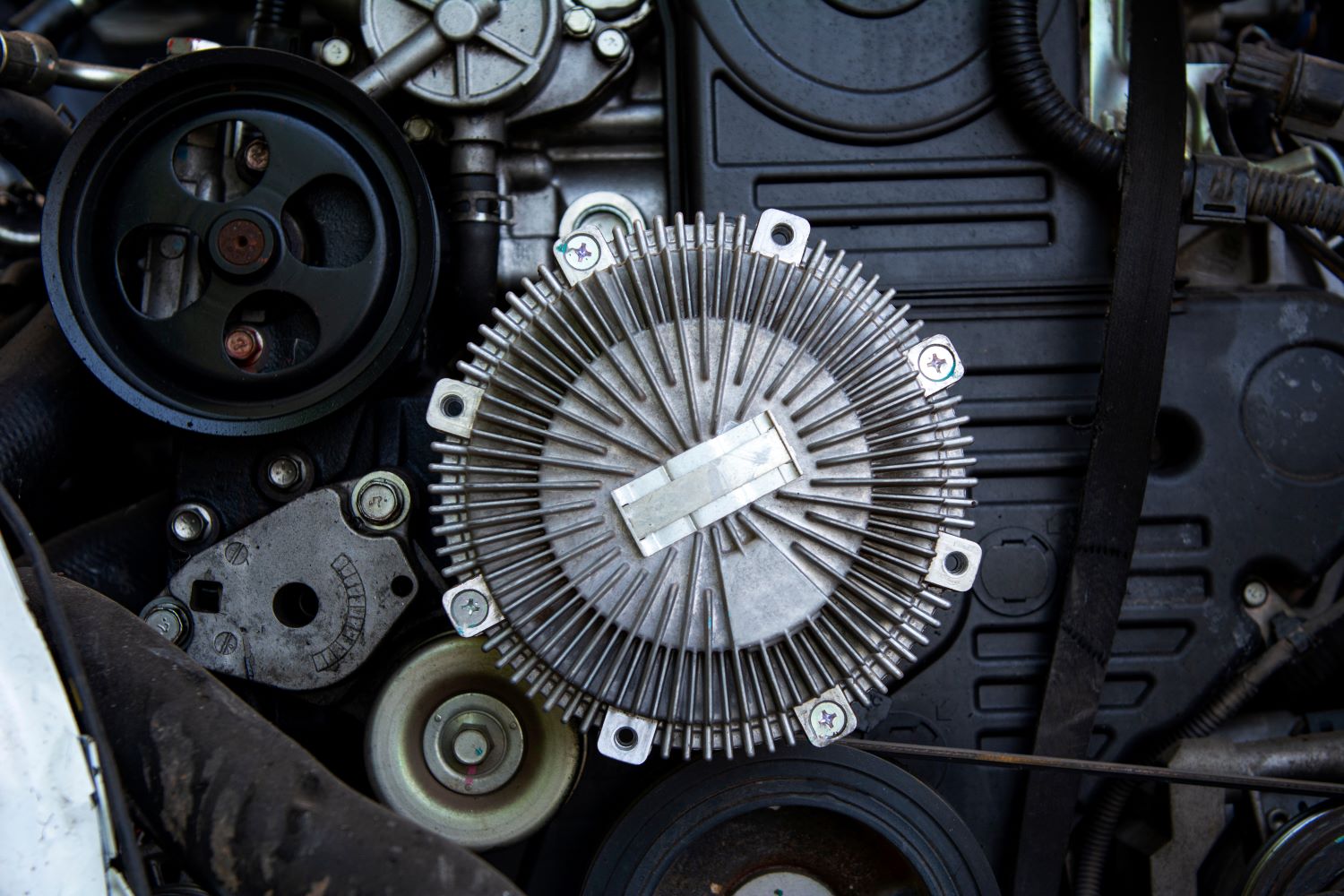 Bad Fan Clutch Symptoms In The Garage with