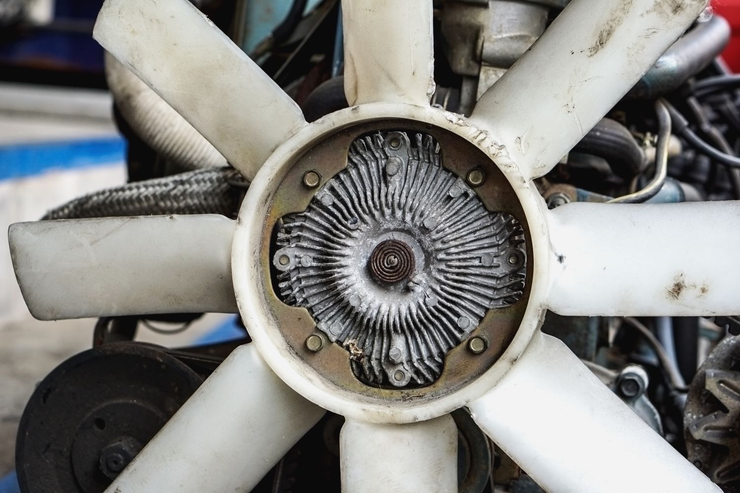 Bad Fan Clutch Symptoms In The Garage with