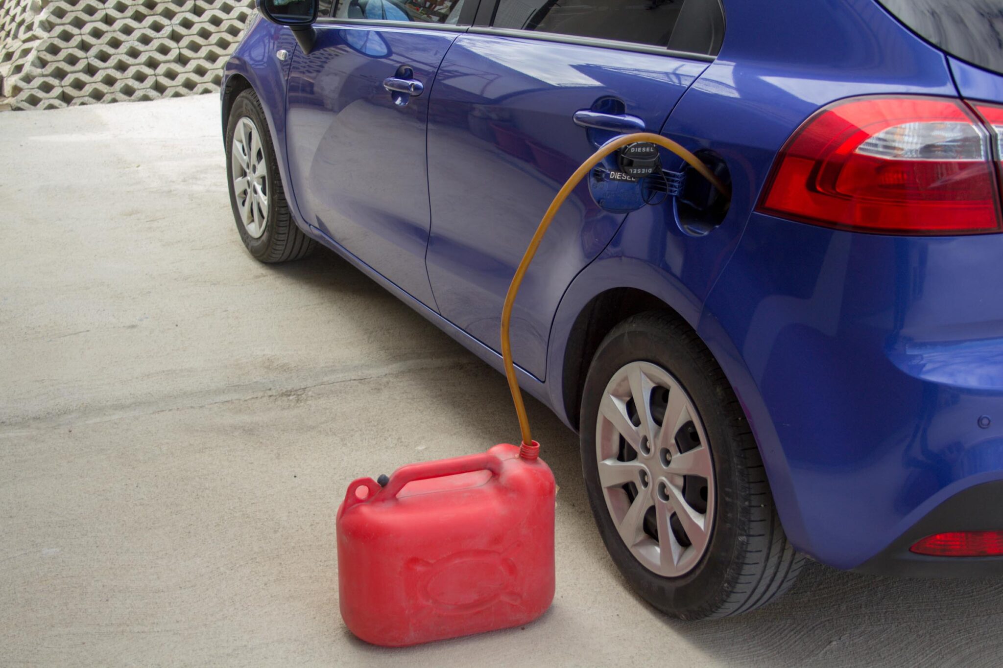 When and How to Siphon Gas The Complete Guide In The Garage with