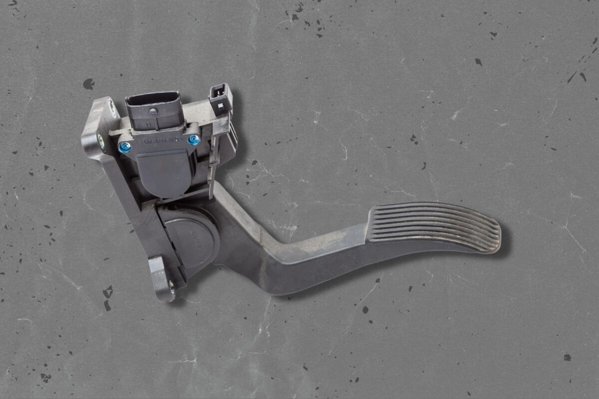 Bad Accelerator Pedal Position Sensor Symptoms and Replacement In The Garage with