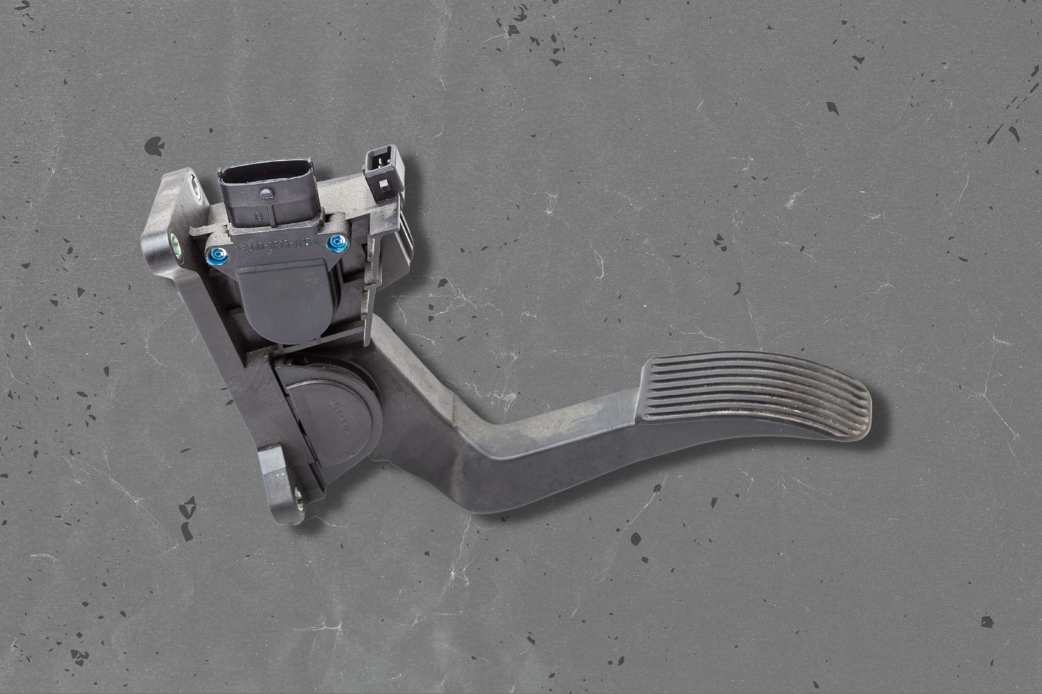 Bad Accelerator Pedal Position Sensor Symptoms and Replacement In The Garage with