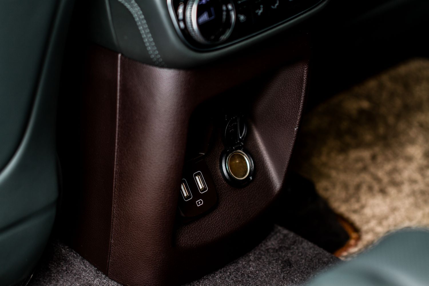 A Guide to Vehicle Power Outlets In The Garage with