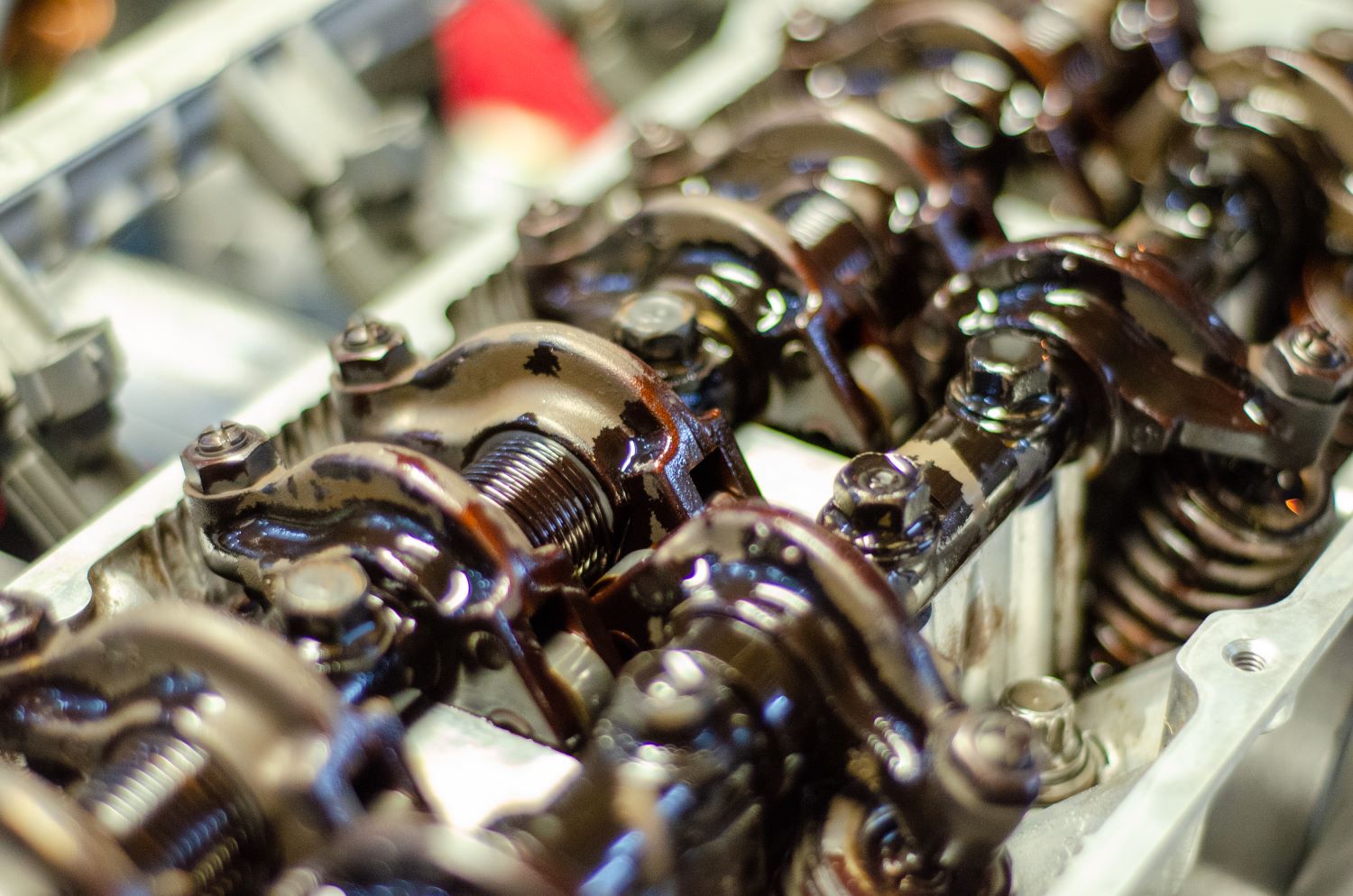 Faulty Camshaft Seal Symptoms In The Garage with