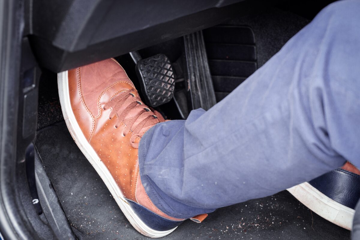 Making Your Car Clutch Last As Long As It Can In The Garage with