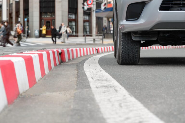 Quick and Comprehensive Guide to Curb Color Meanings In The Garage