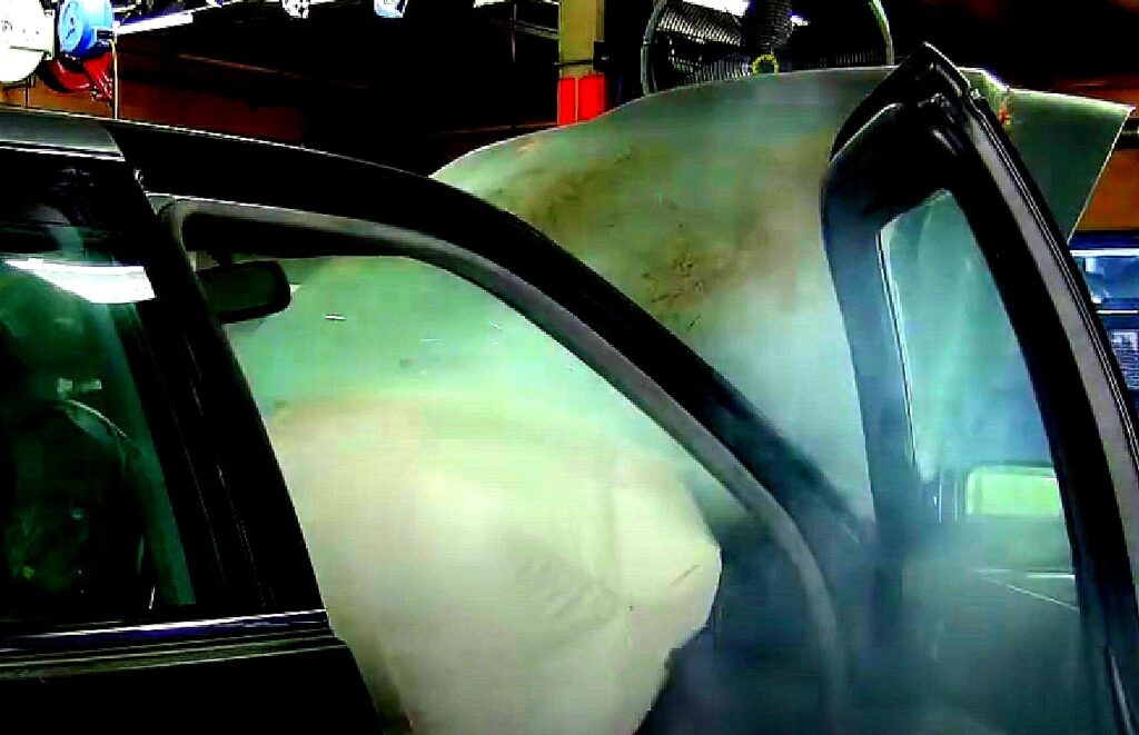 airbag on the 1994 lexus triggered