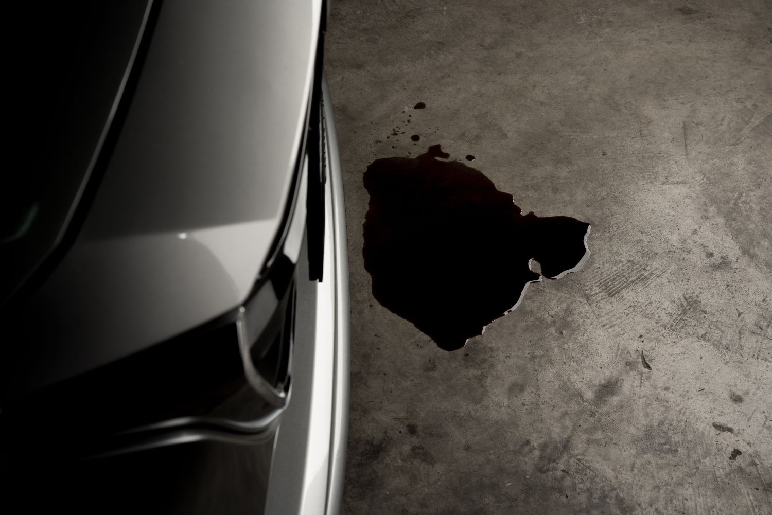 Tips on How To Find an Oil Leak In The Garage with