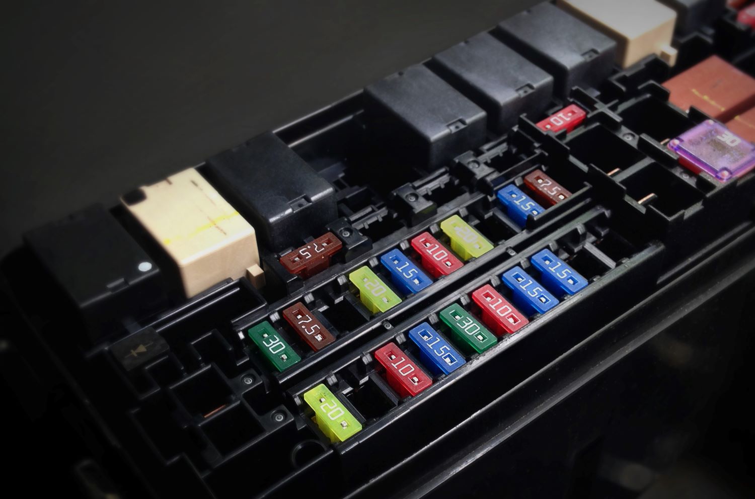 Bad or Failing Main Relay Symptoms In The Garage with