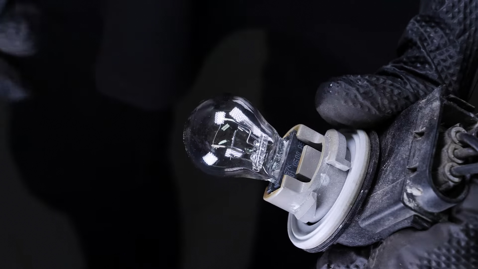 how-to-replace-a-tail-light-bulb-on-a-ford-f150-at-helene-winkleman-blog
