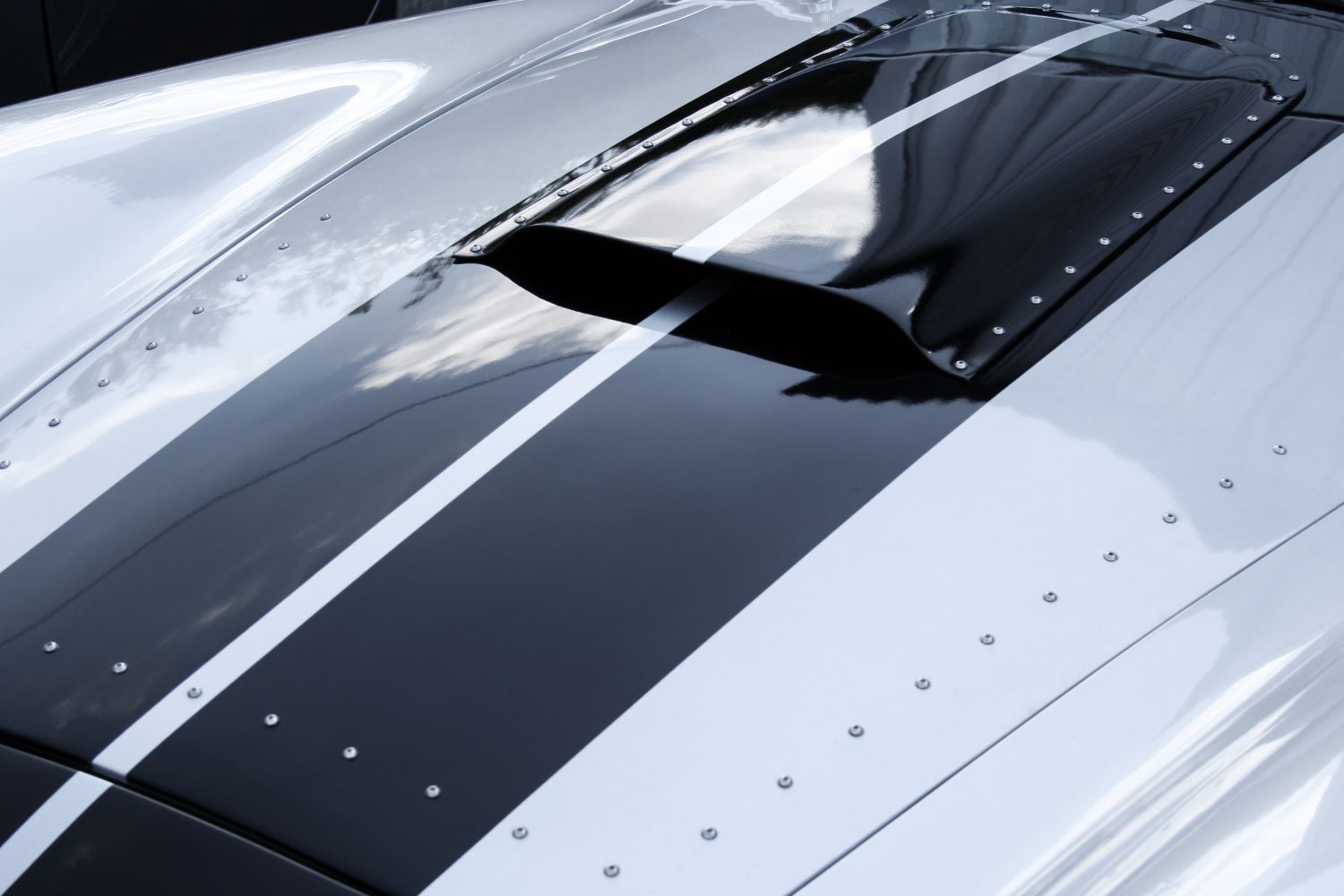 Racing Stripes History, Meaning, and Iconic Cars In The Garage with