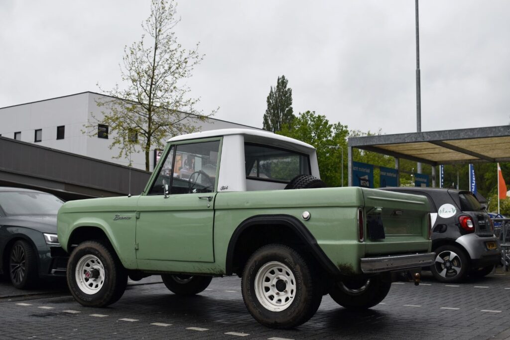 image of a1966 ford bronco