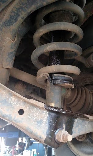 leaking strut on the left rear of a 2007 ford expedition
