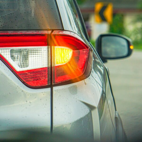 When Should You Turn On Your Turn Signal? The Common (and Terrible