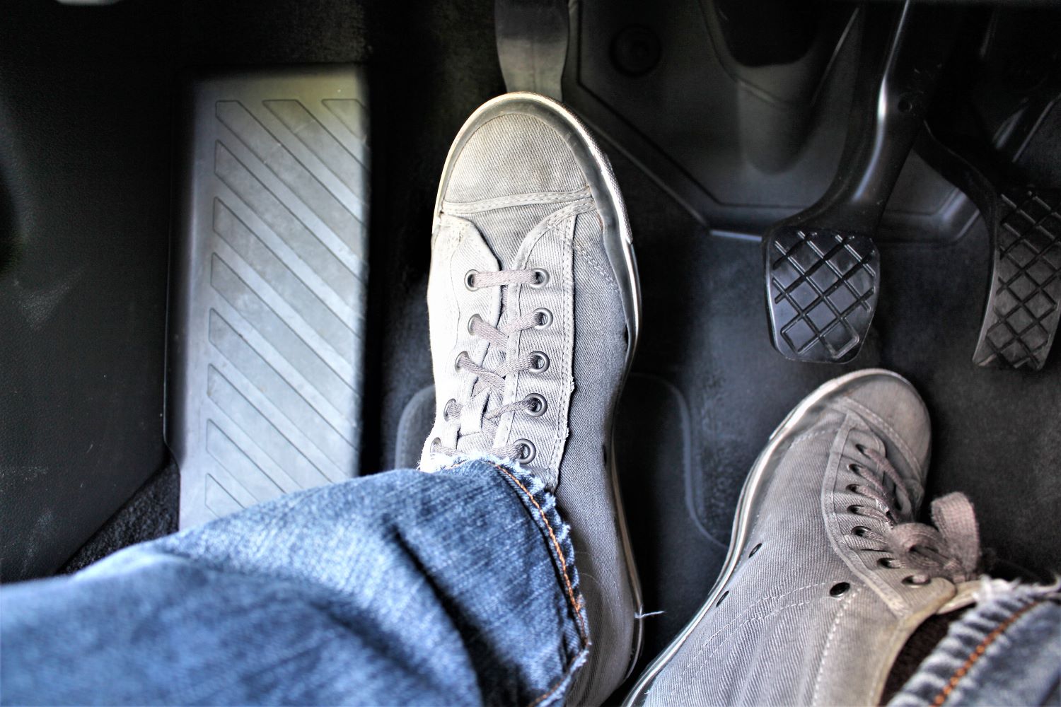 What Does Riding the Clutch Mean and Why Should You Avoid It? In The